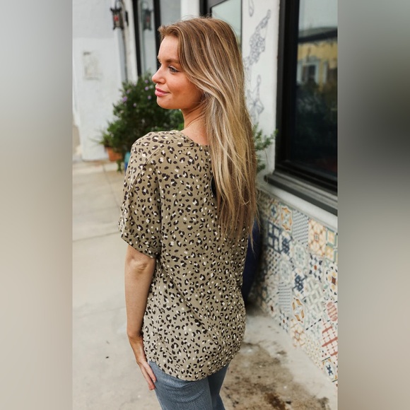 NWT Mittoshop Leopard Print V-Neck Blouse - Picture 2 of 3